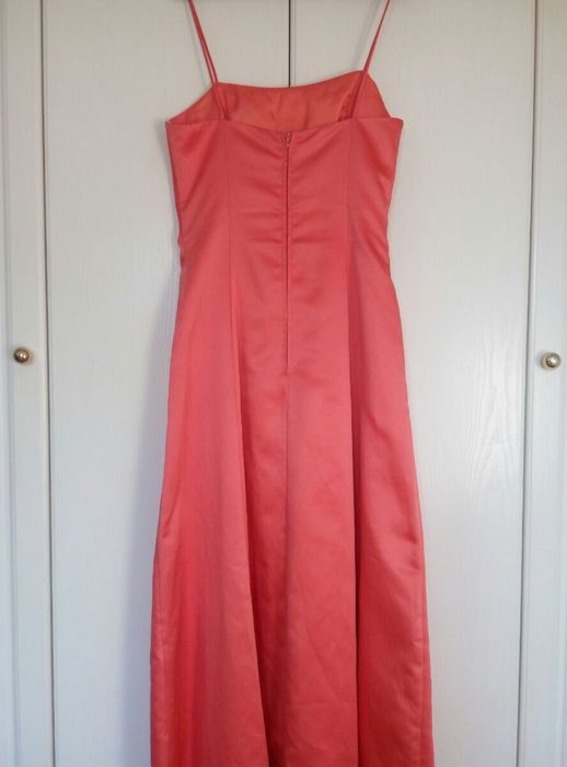 Платье. Красивое атласное.Праздник. Свадьба.