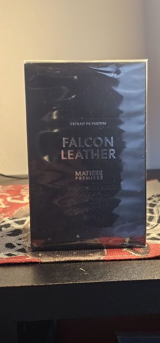 Falcon leather extrait