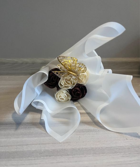 Bukiet kwiatow ze wstazki