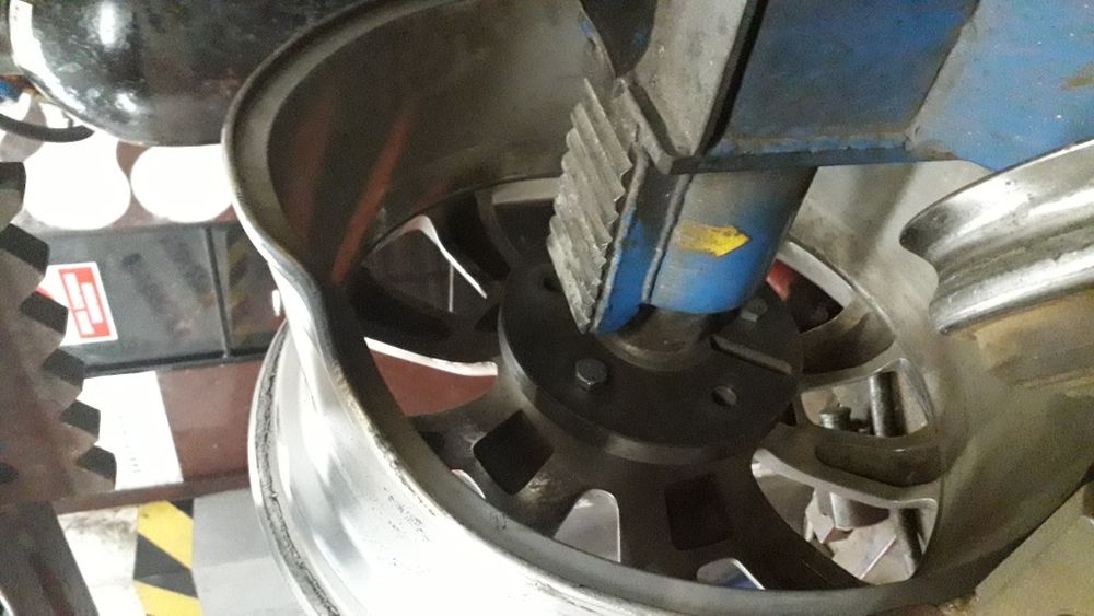 Ремонт литих дисків, СТО, шиномонтаж, техдопомога в дорозі.