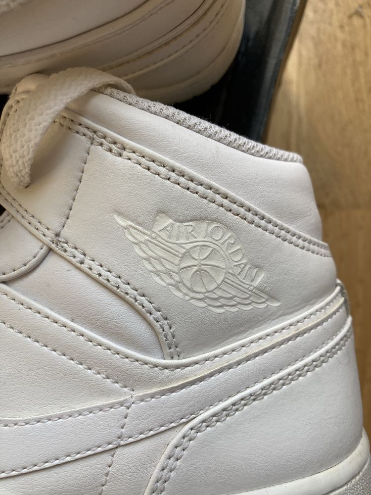 Jordan 1 Triple White