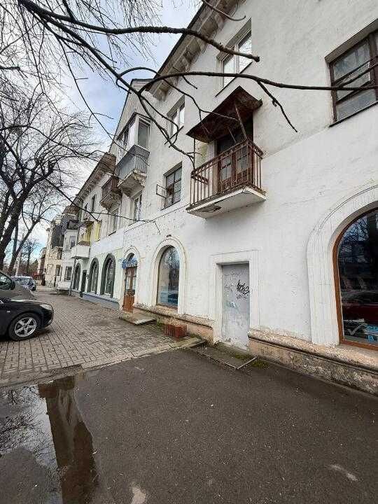 Продаж фасадного приміщення по вул. Антоновича
