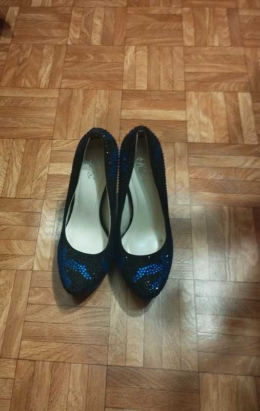 Sapatos novos 37 stiletto com brilhantes