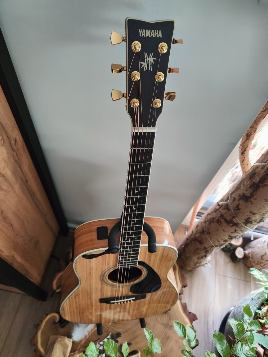 Gitara elektroakustyczna Yamaha FGX-B1N limitowana.