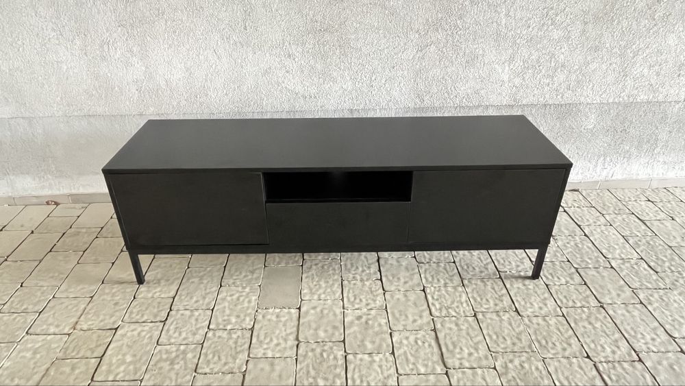 Szafka RTV Actona Seaford czarna Dkwadrat.pl 140x45x40 metal mdf
