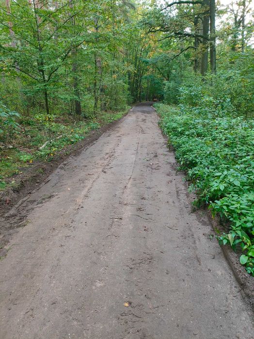 Utwardzanie dróg dojazdowych, placów, wykopy, koparka, tłuczeń