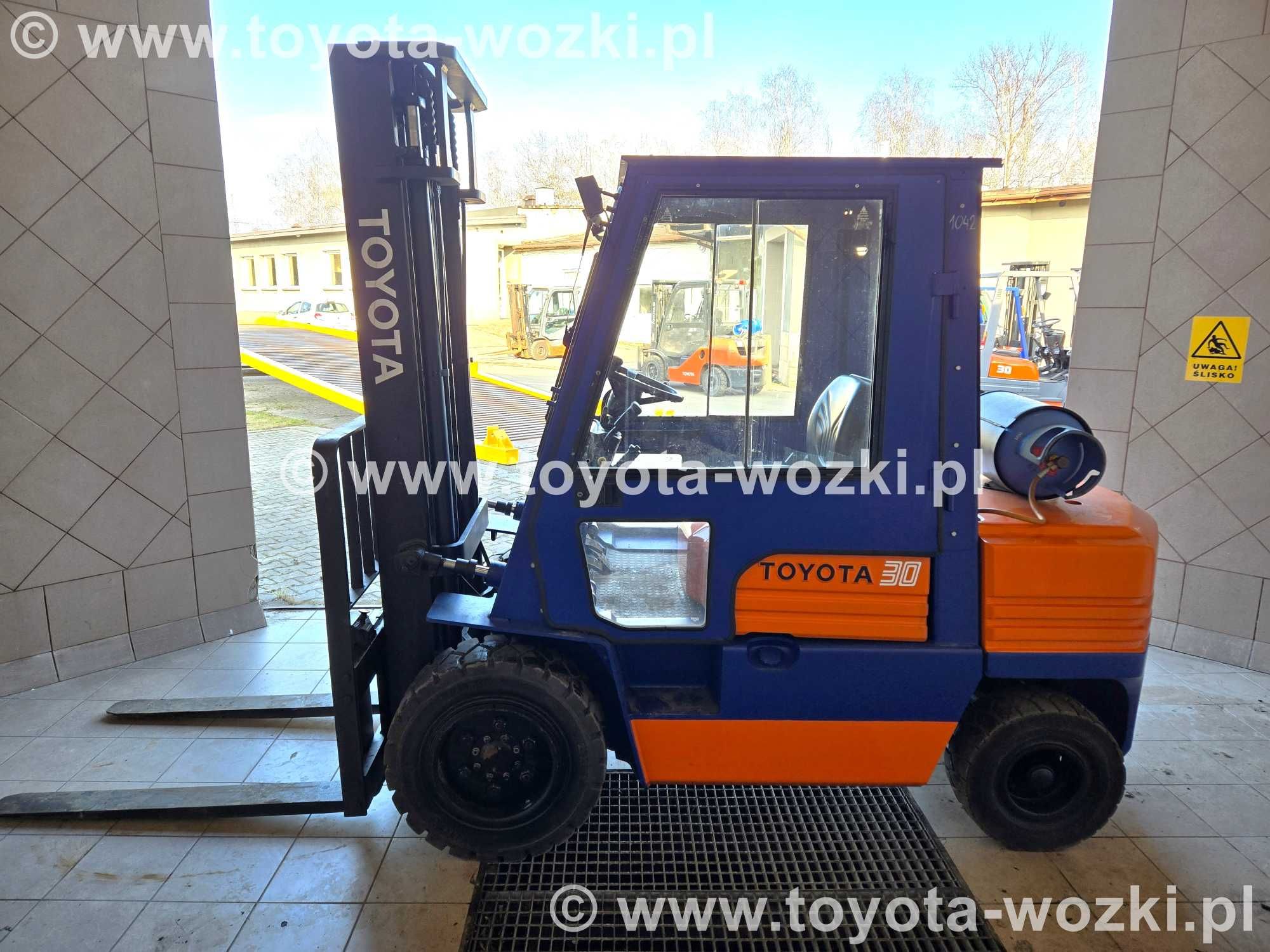 Wózek widłowy TOYOTA 5FD30 Kabina TOYOTA 5FDF30 widlak Linde