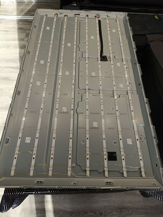 Listwy do podświetlenia matrycy PHILIPS 55" 55PUS8804 dłu.1132mm