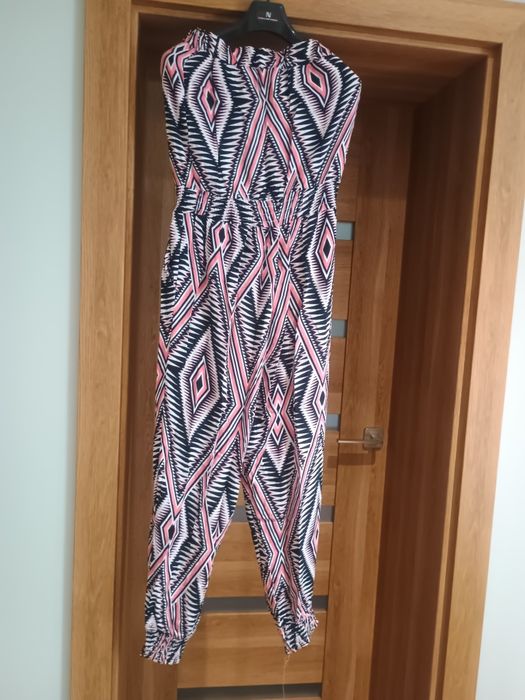 Kombinezon wiązany na szyi