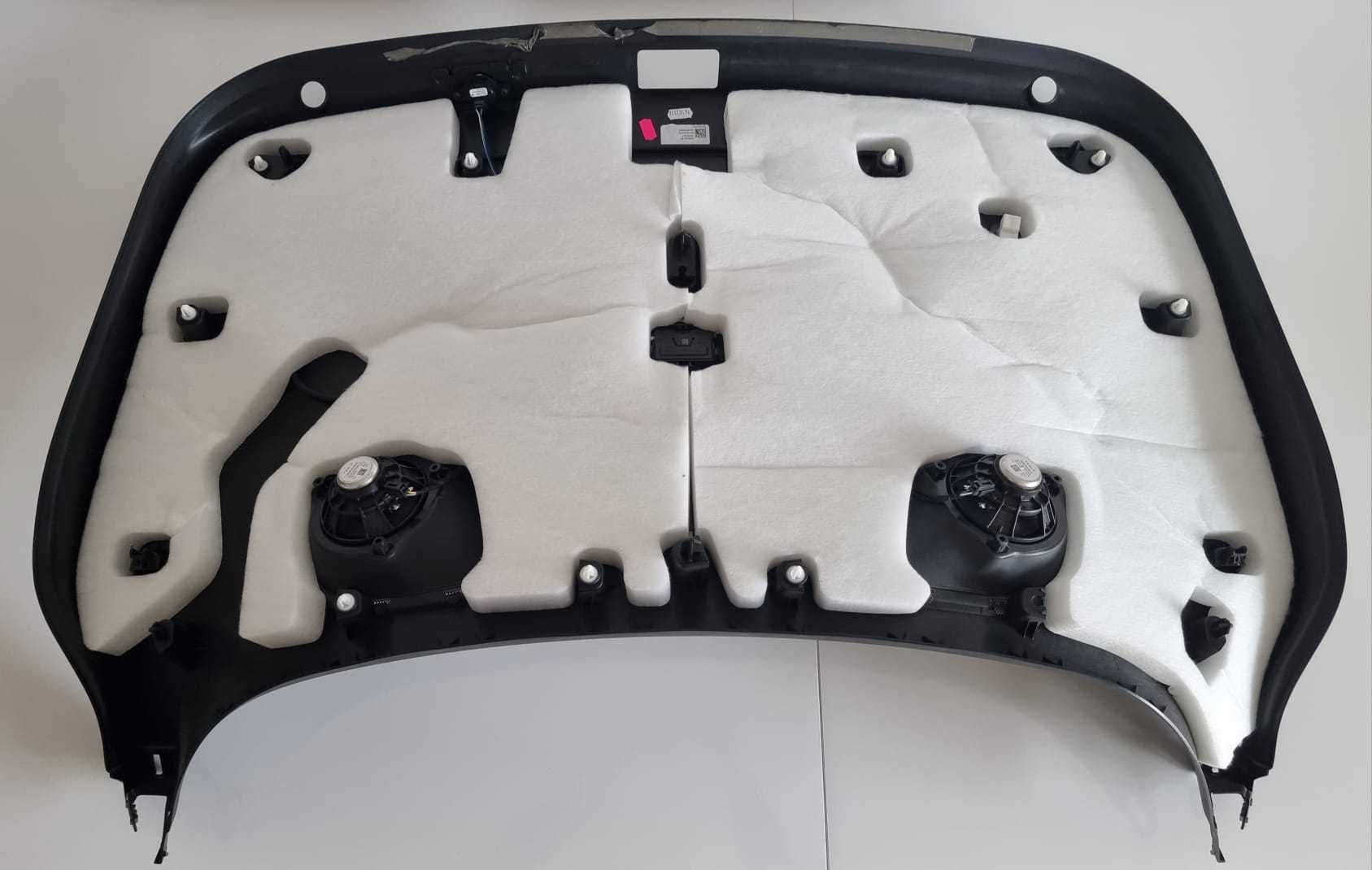 Acabamento Superior da Tampa do Porta-Malas - Tesla Model Y