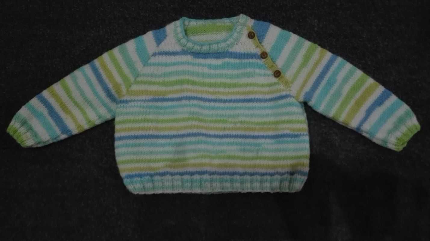 Casaquinho  camisola malha bebé feito por avó com  caixa embrulho