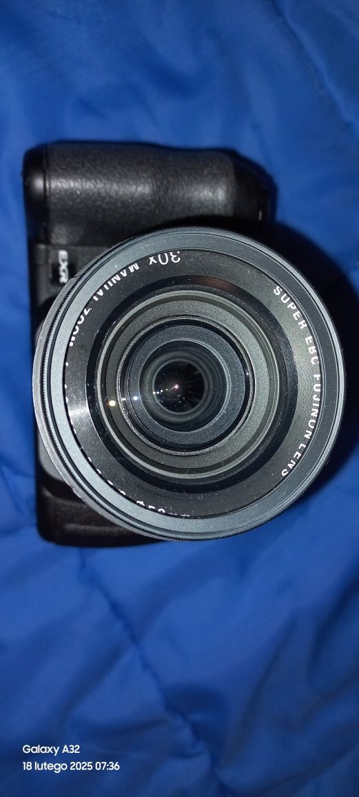 Aparat fotograficzny FujiFilm HS25 EXR plus dodatki