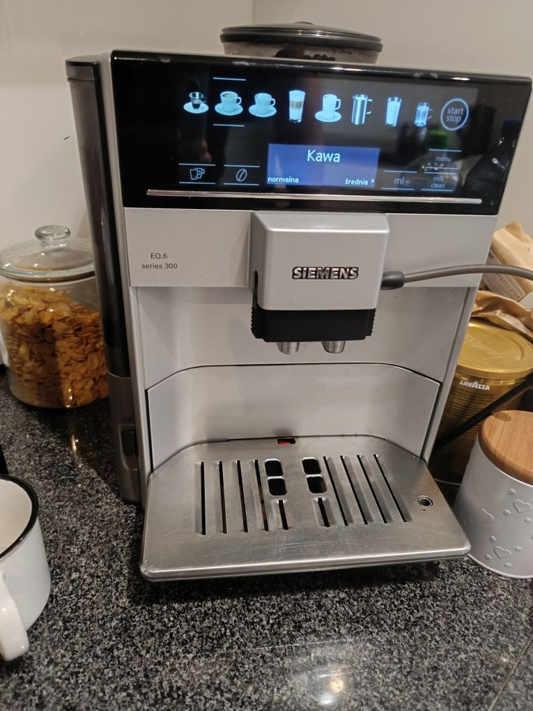 Siemens eq.6 seria 300  w bdb stanie!