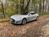 Tesla Model S 2013 (європейська - не бита)