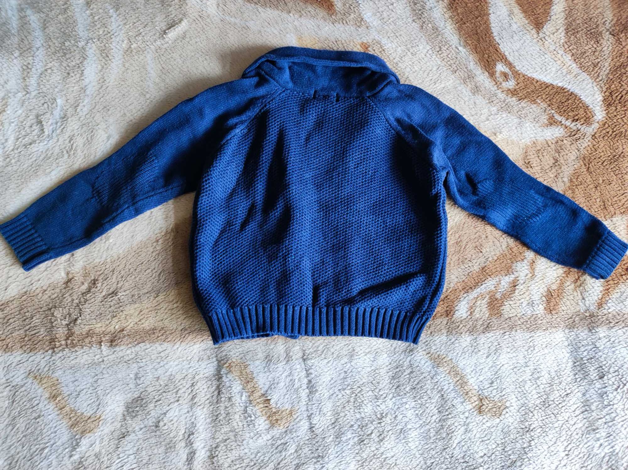 Granatowy sweterek chłopięcy r. 92