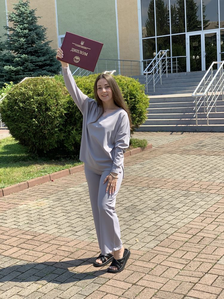 Жіночий літній костюм