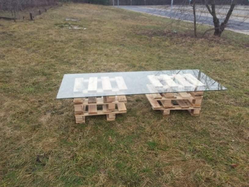 Stół szklany na paletach