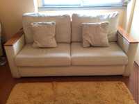 Sofa 2 lugares, cor clara, pouco usado.