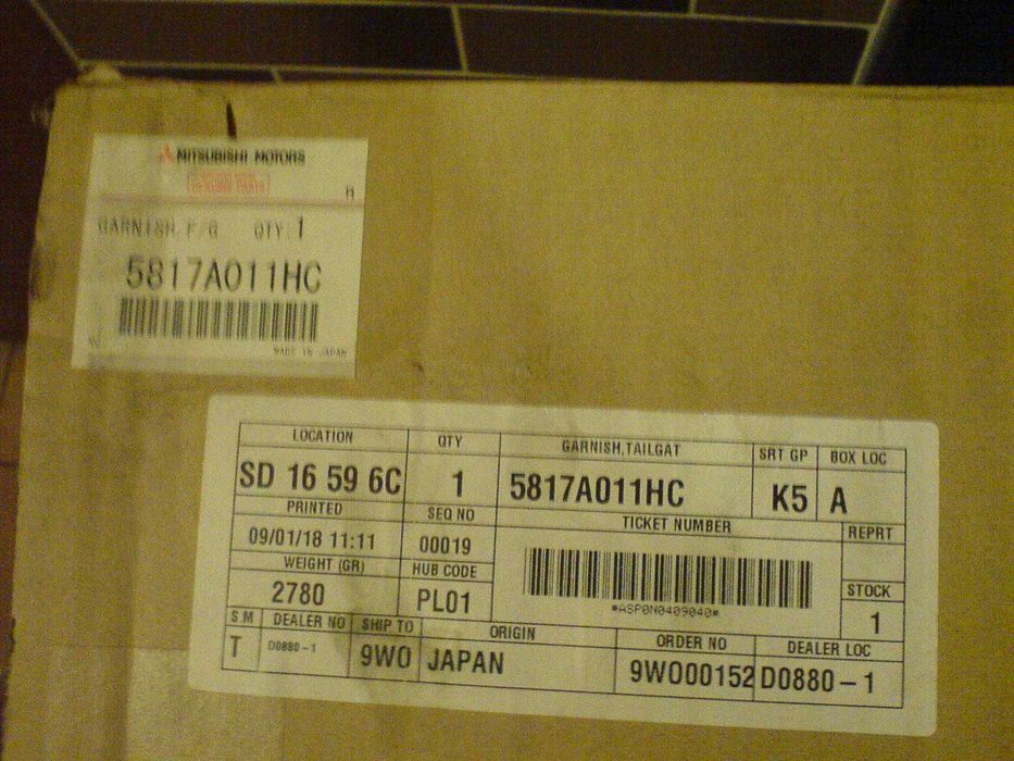 5817A011HC MITSUBISHI outlander ZDERZAK SPOJLER tył uszkodzony