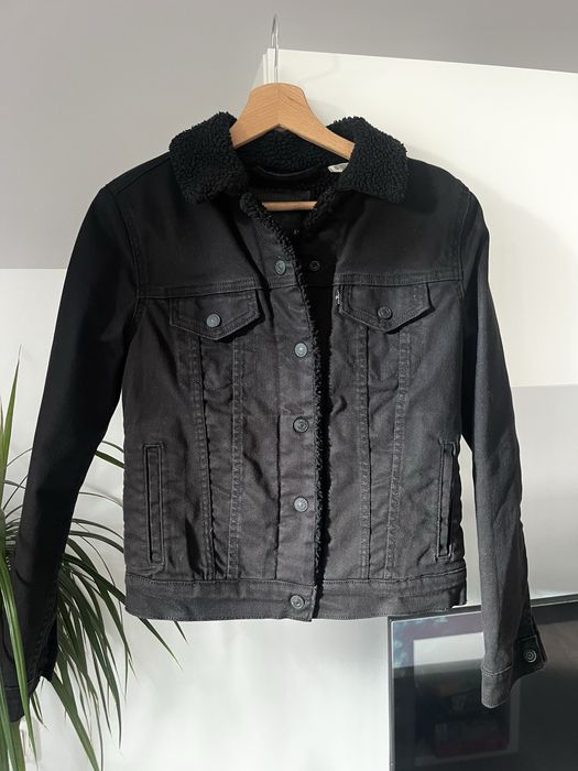 Jesienno zimowa kurtka Levi’s  ocieplana futerkiem