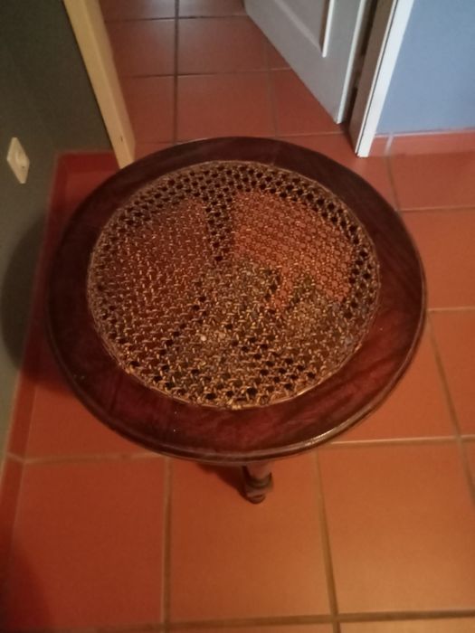 Mesa pequena de apoio