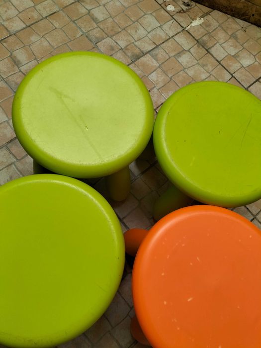 Mesa mammut com 4 bancos bebe e criança