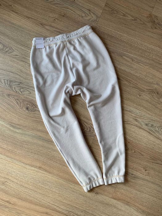 Damskie kremowe polarowe spodnie dresowe ze ściągaczami Nike M