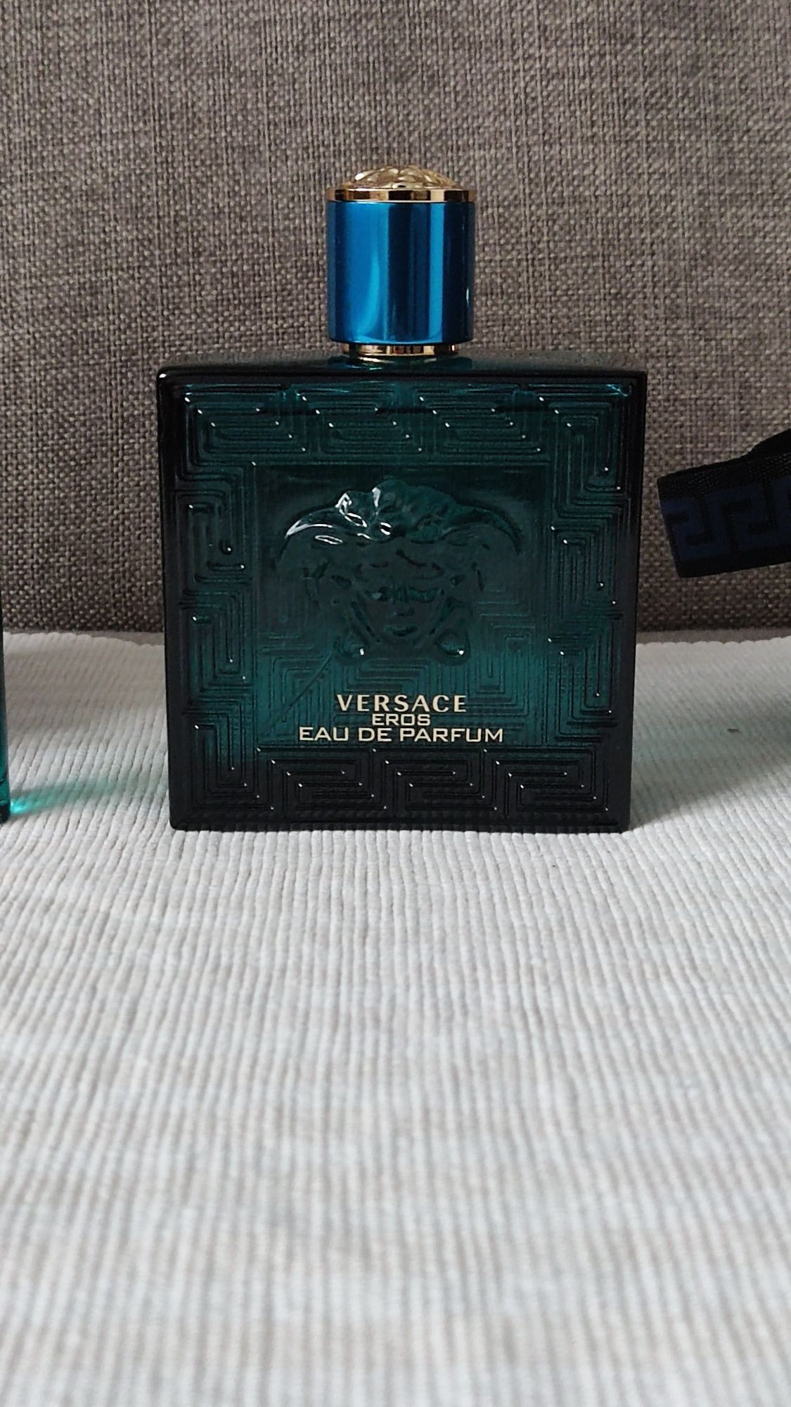 Zestaw perfum Versace Eros woda perfumowana 100ml + 10ml + kosmetyczka