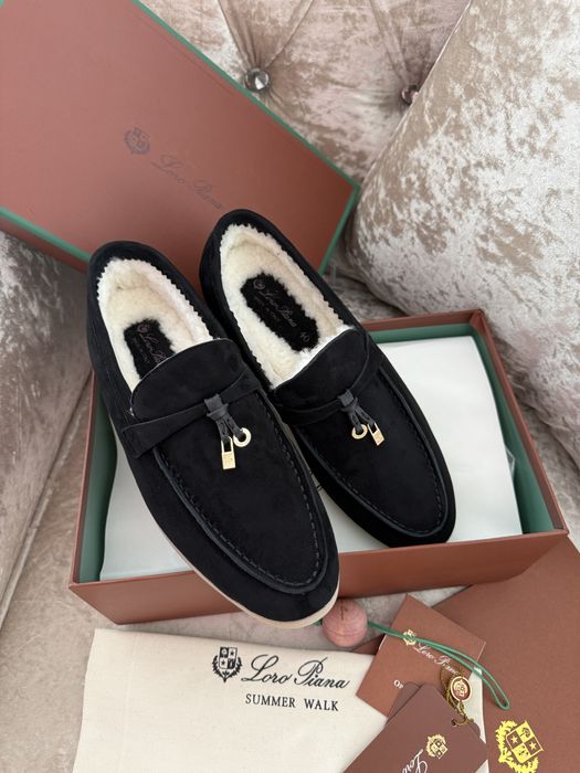 Теплі чорні зимові жінлчі лофери на хутрі loro piana