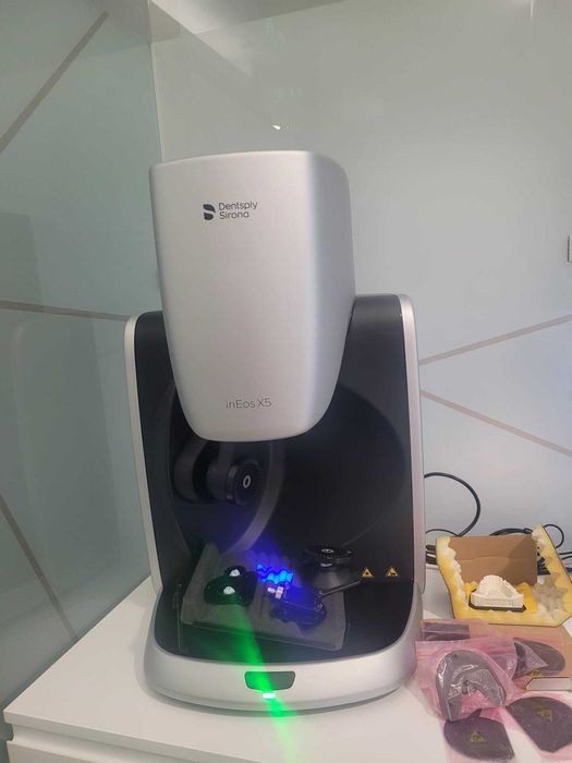 Scanner de Bancada INEOS X5 Dentisply Serona como NOVO
