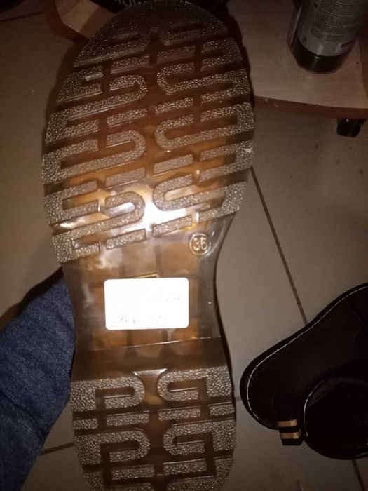 жіночі чобітки 36 нові привезені з закордону