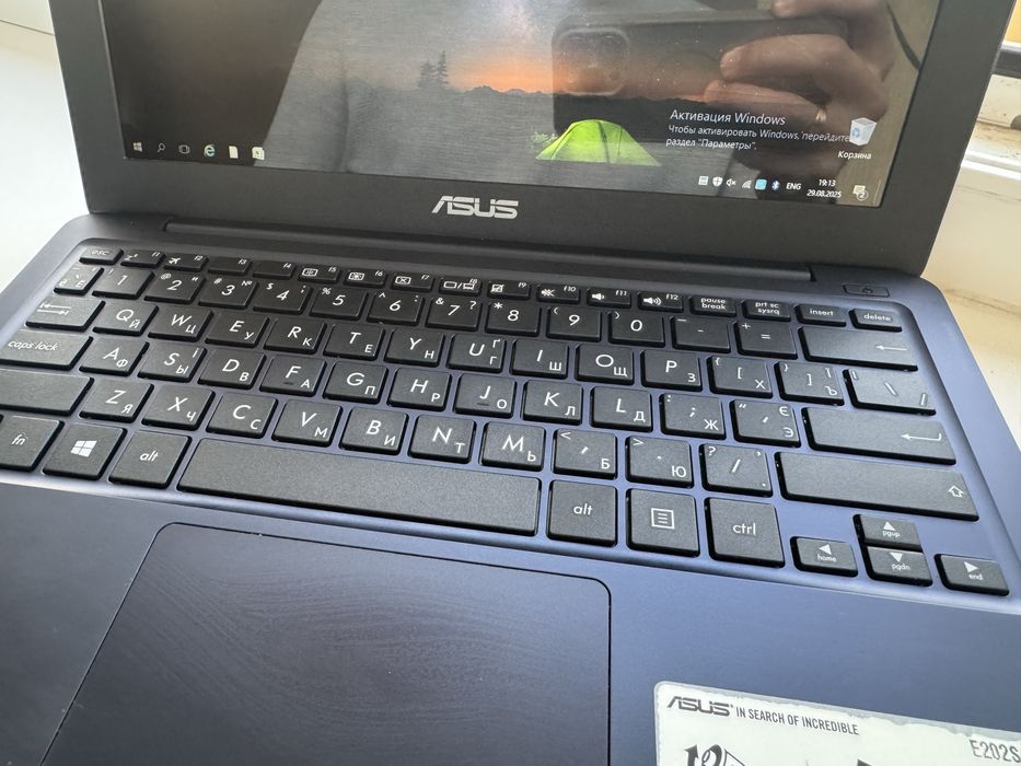 Продам ноутбук Asus E202S 11.6