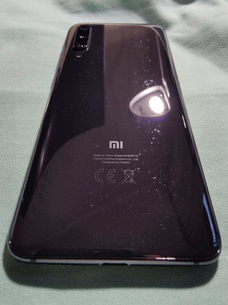 Xiaomi Mi 9 + 3 чехла