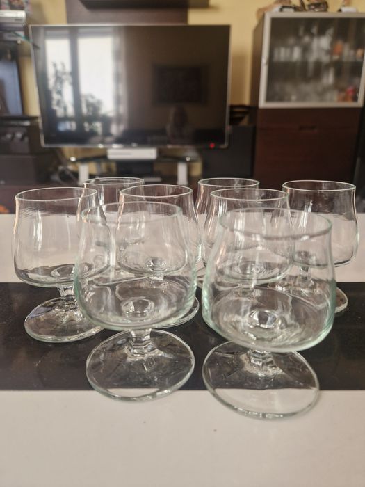 8  kieliszków do koniaku, jak nowe