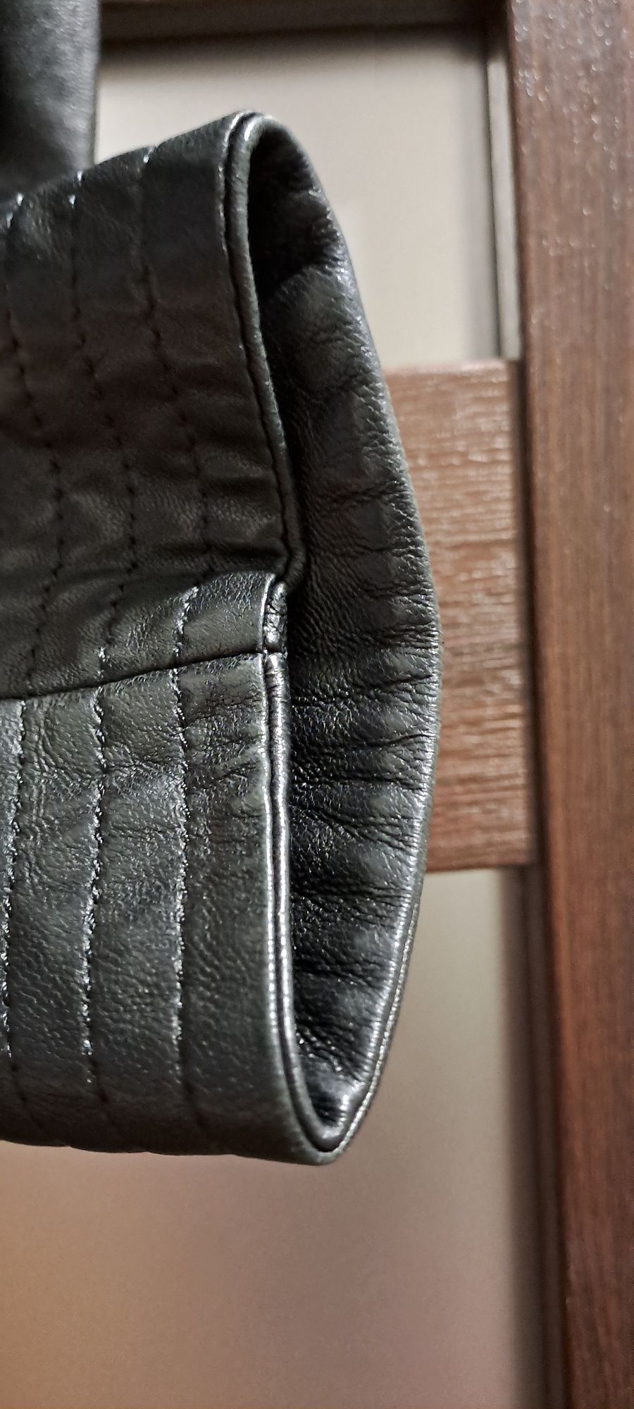 Шкіряна жіноча куртка розмір 42 (XS)