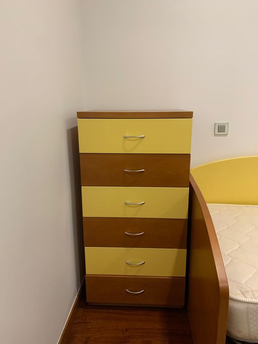 Cama solteiro e camiseiro