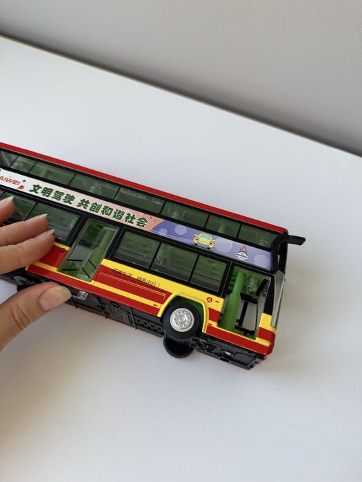 Автобус транспорт іграшки машинки
