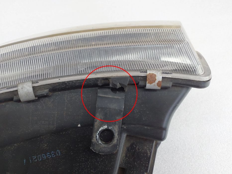 Ótica / farol esquerda SEAT Leon (1M1)