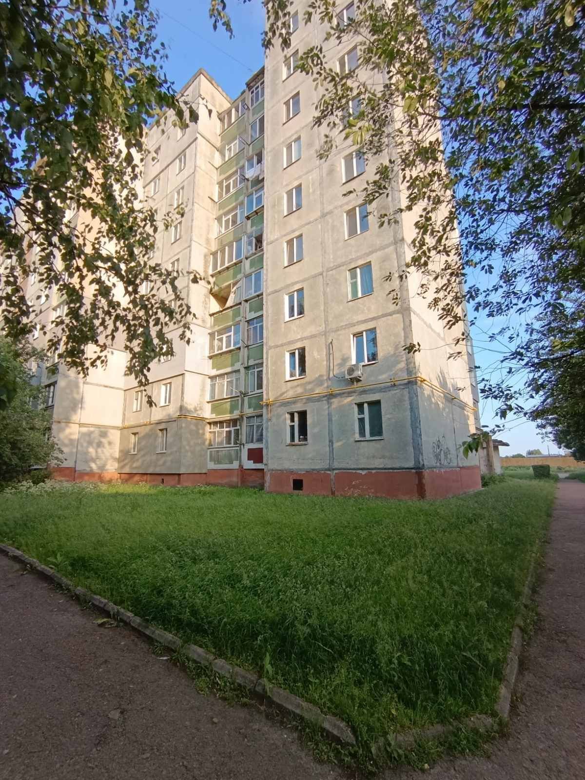 Продаж 4-х кімнатна по вул. Незалежності