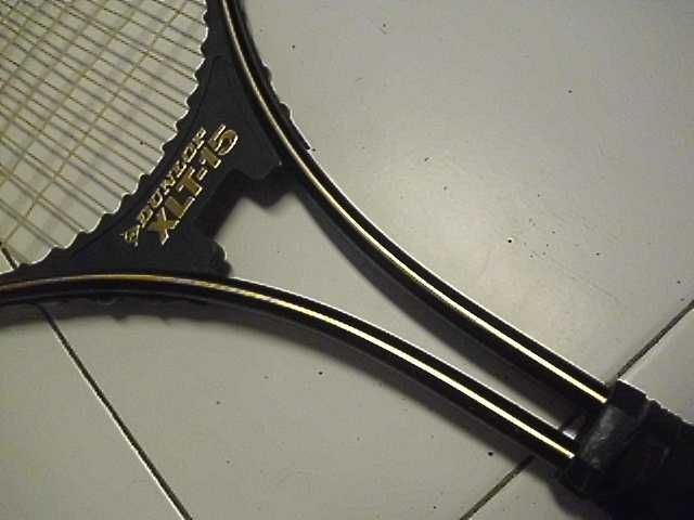 Raquete de Ténis marca DUNLOP, modelo XLT-15.