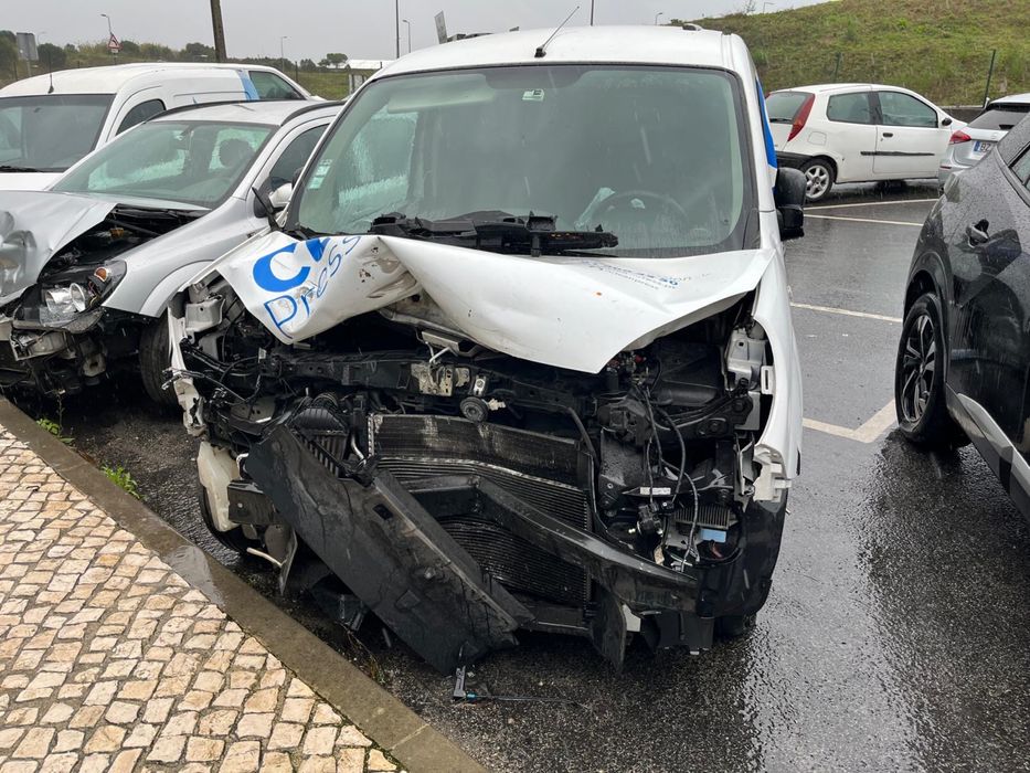 Renault kangoo acidentada