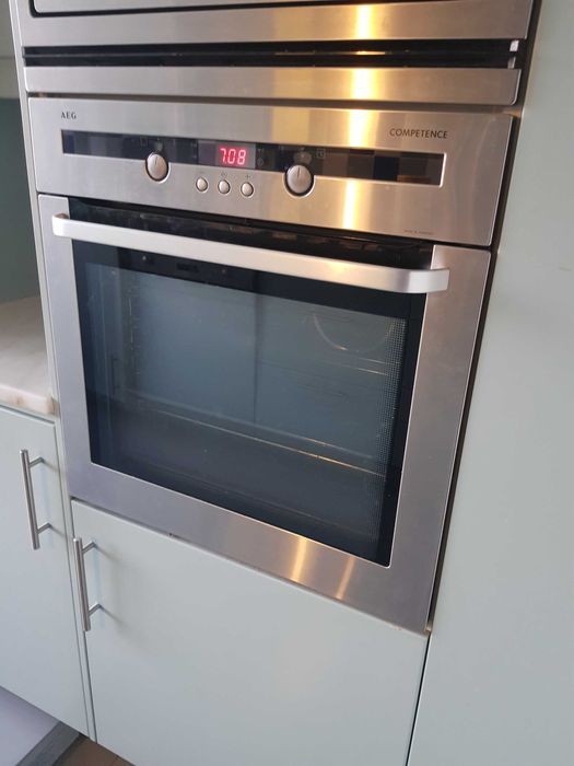 Forno elétrico de encastre AEG – série Competence