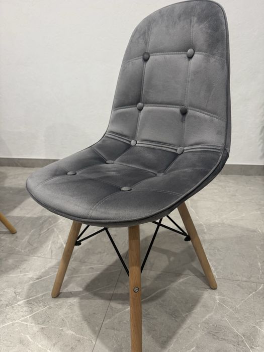 Кухонні стільці 1000 грн за один