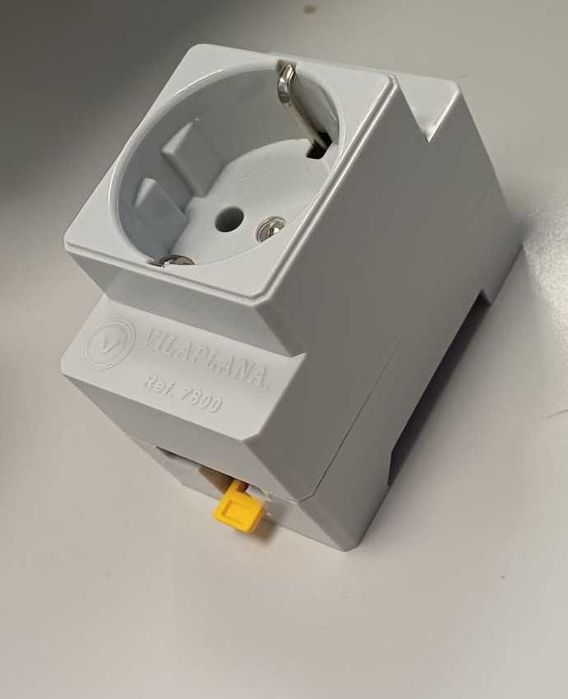 Tomada Schuko para calha Din para Quadros 2P+T 10/16A 250V 50hz