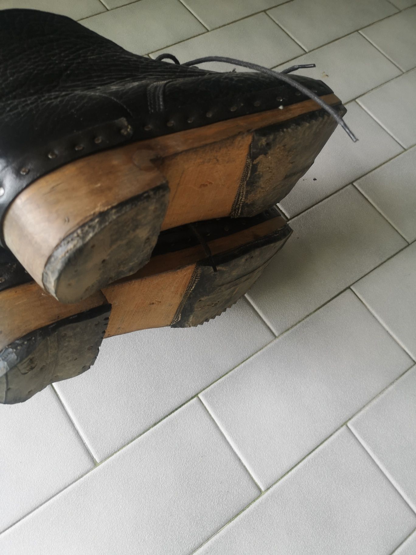 Botas em pele 42