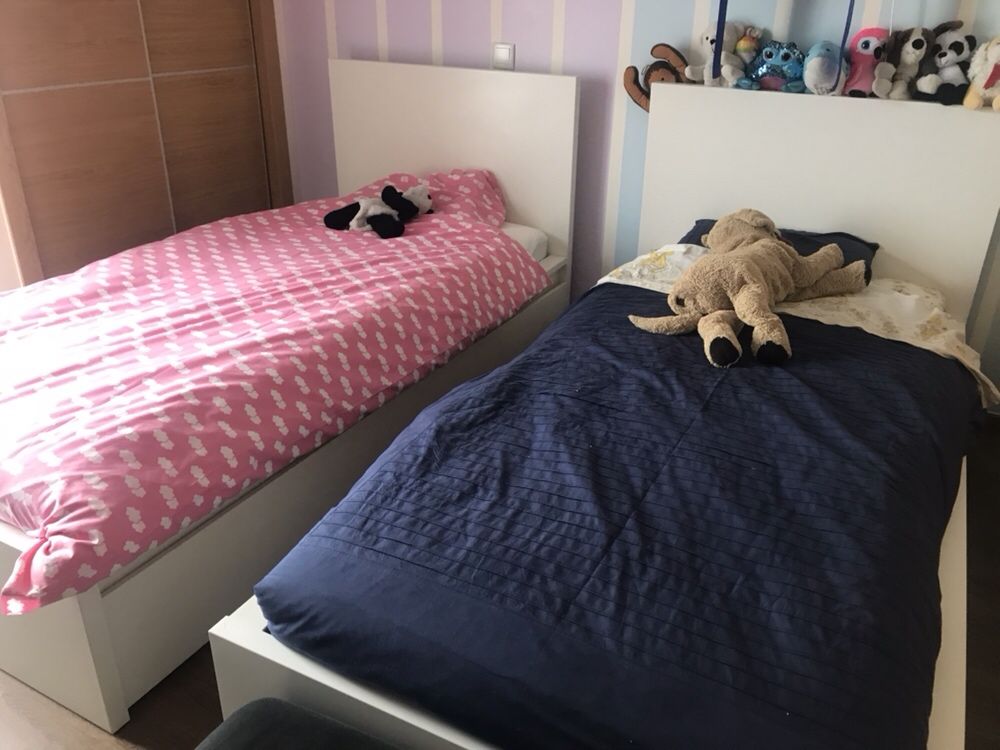 Cama de criança com gavetas e completa