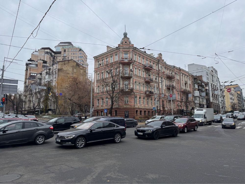 Фасадне приміщення Ресторан 317 м2, вул. Саксаганського, 84/86, Центр