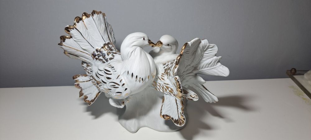 Par de pombos em cerâmica