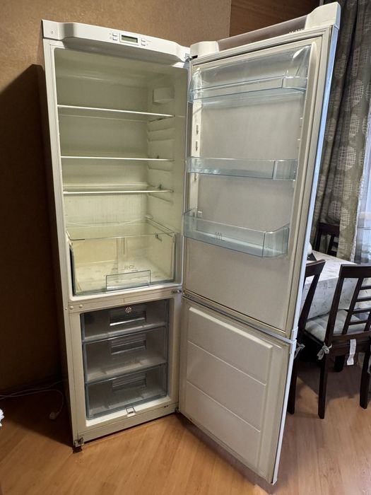 Холодильник  Elektrolux