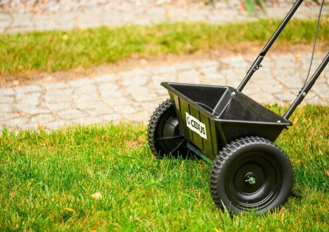 ROZSIEWACZ Siewnik do Nawozu Nasion Trawy Soli 26L Gigant